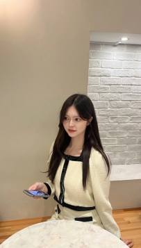 🌸お名前とスタイル: カーユンズー 身長: 163cm 体重: 45kg 年齢: 22歳 カップ: D+
